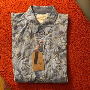 NWT- Weatherproof Vintage Tropical Men Shirt large